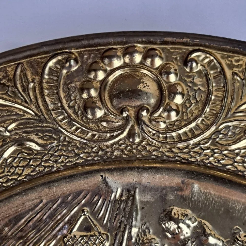 Vintage Brass Wall Hanging Plate Family Bar Tavern Pub Setting Oranate Detailing